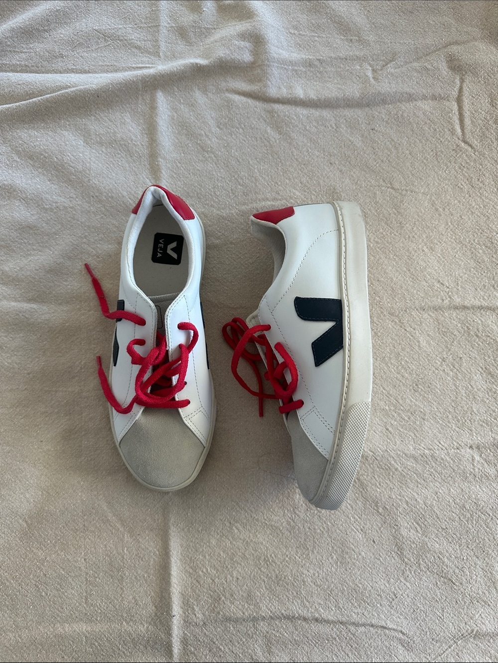 Veja Kids White Sneakers with Red Laces and Euro 38 - Picture 1 of 2
